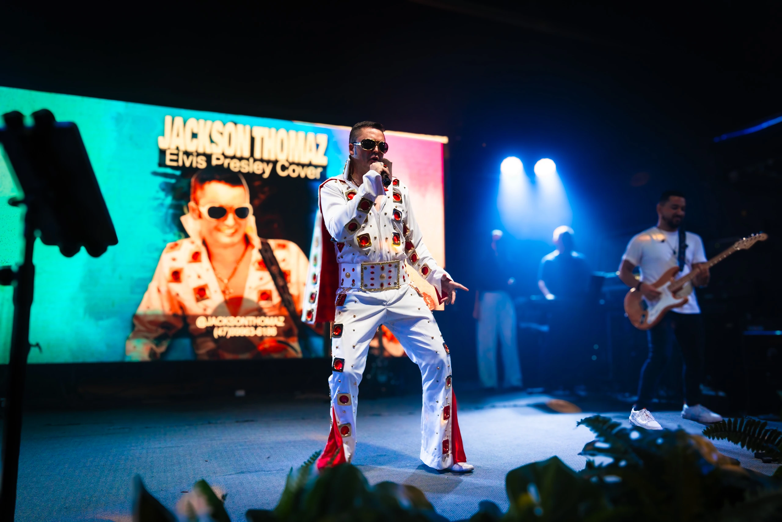 Show acontecendo no palco do Cristo Luz.